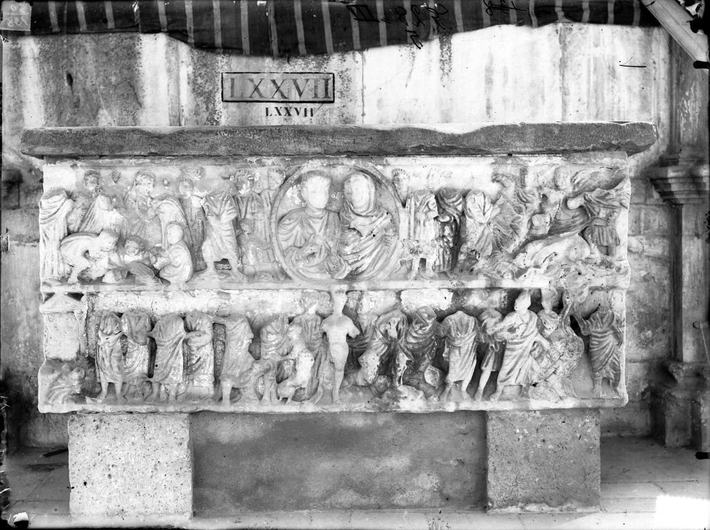 Pisa - Camposanto - Sarcofagi (negativo) di Anonimo (XIX/ XX)