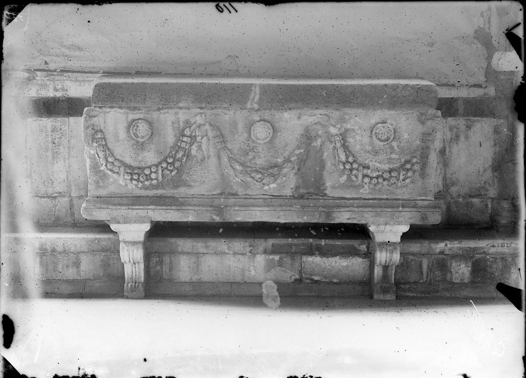 Pisa - Camposanto - Sarcofagi (negativo) di Anonimo (XIX/ XX)