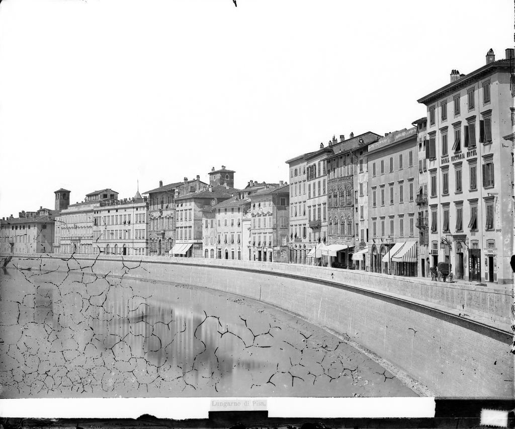 Pisa - Lungarno Pacinotti - Vedute (negativo) di Anonimo (XIX/ XX)