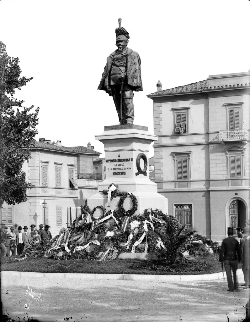 Pisa - Monumento a Vittorio Emanuele II (negativo) di Zocchi, Cesare, Anonimo (XIX/ XX)