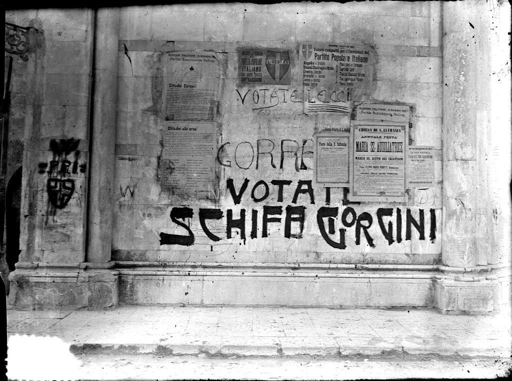 Pisa - Chiesa di S. Antonio - Manifesti elettorali (negativo) di Anonimo (XIX/ XX)