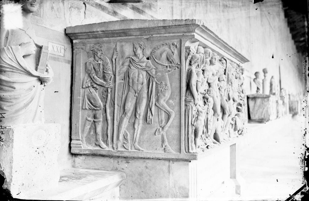 Pisa - Camposanto - Sarcofago della Contessa Beatrice (negativo) di Anonimo (XIX/ XX)