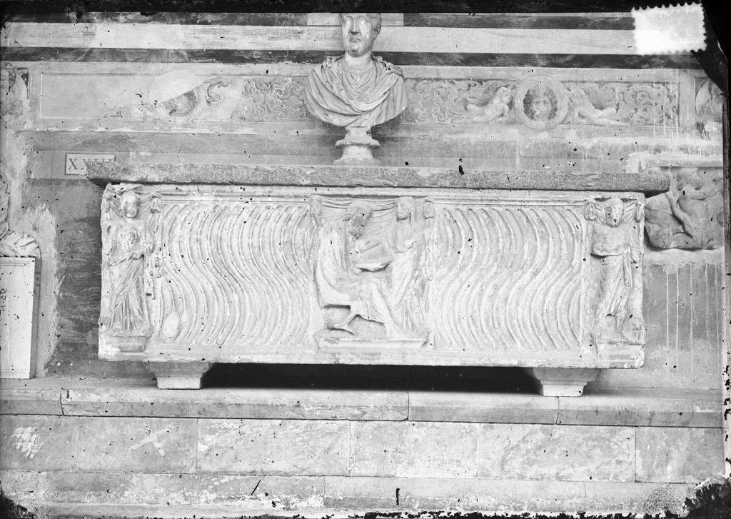 Pisa - Camposanto - Sarcofagi (negativo) di Anonimo (XIX/ XX)