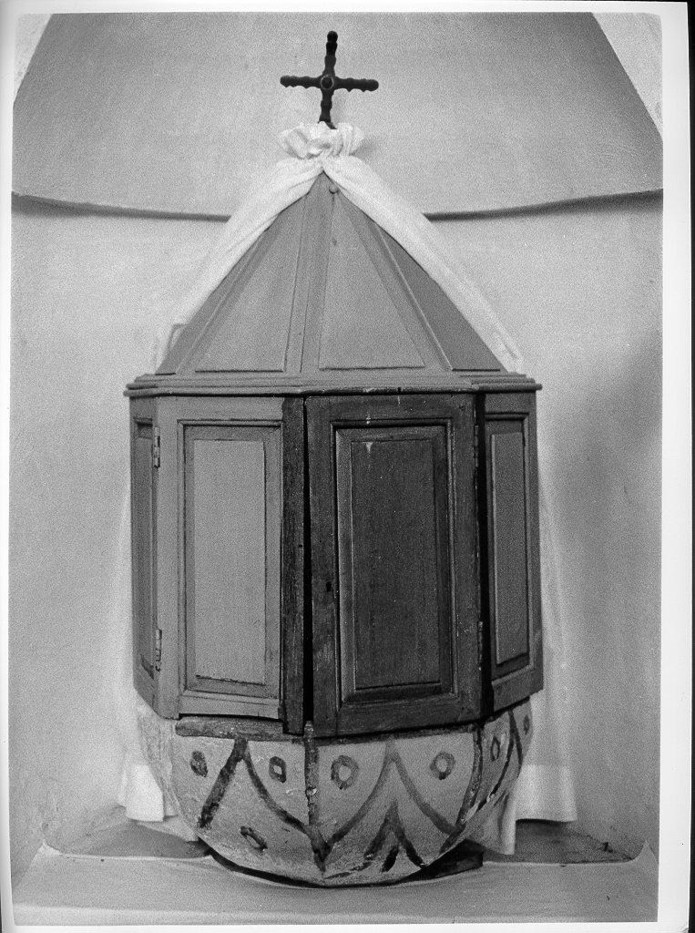 fonte battesimale - a vasca - ambito lunigianese (fine/inizio, seconda metà secc. XVI/ XVII, sec. XIX)