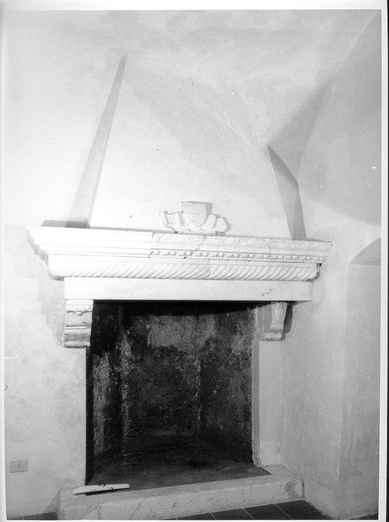 mostra di camino, opera isolata - bottega toscana (fine sec. XV)