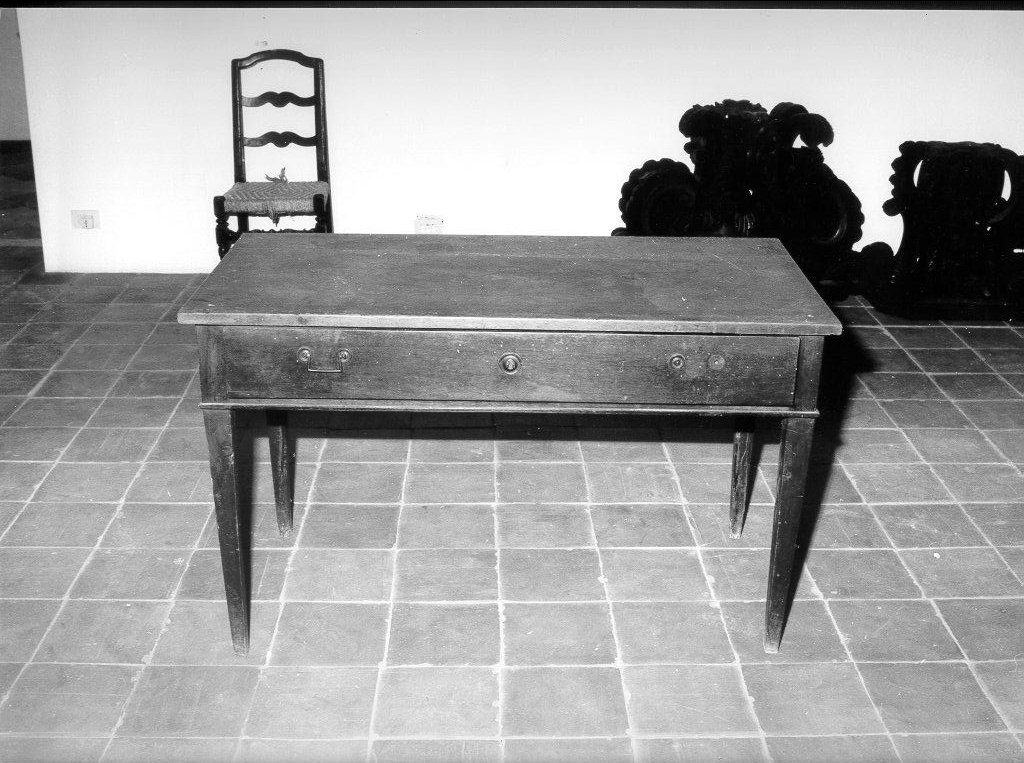 tavolo, opera isolata - bottega toscana (seconda metà sec. XVIII)