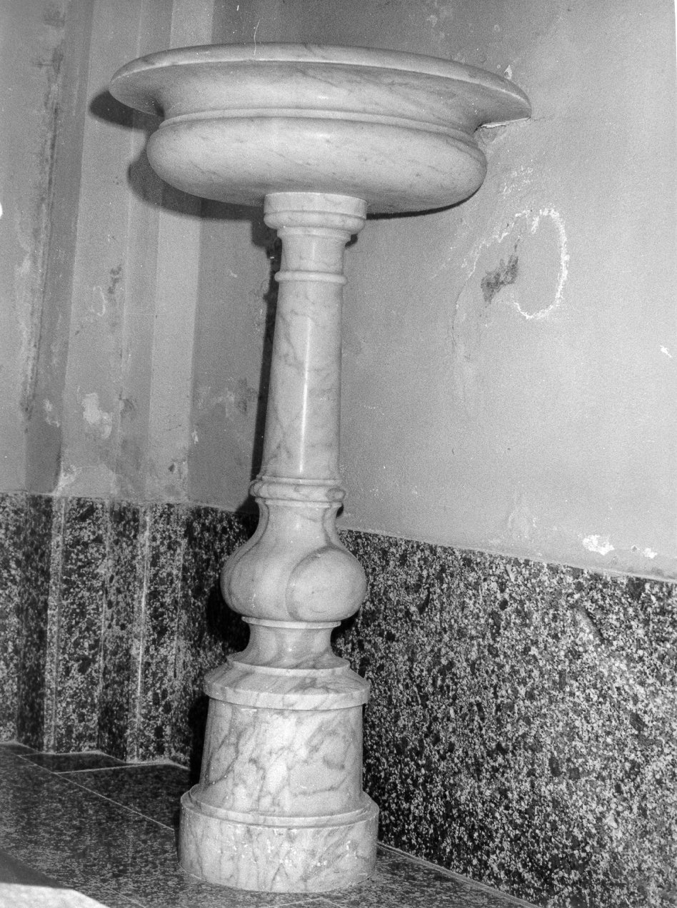 acquasantiera - a fusto - bottega apuana (secc. XIX/ XX)