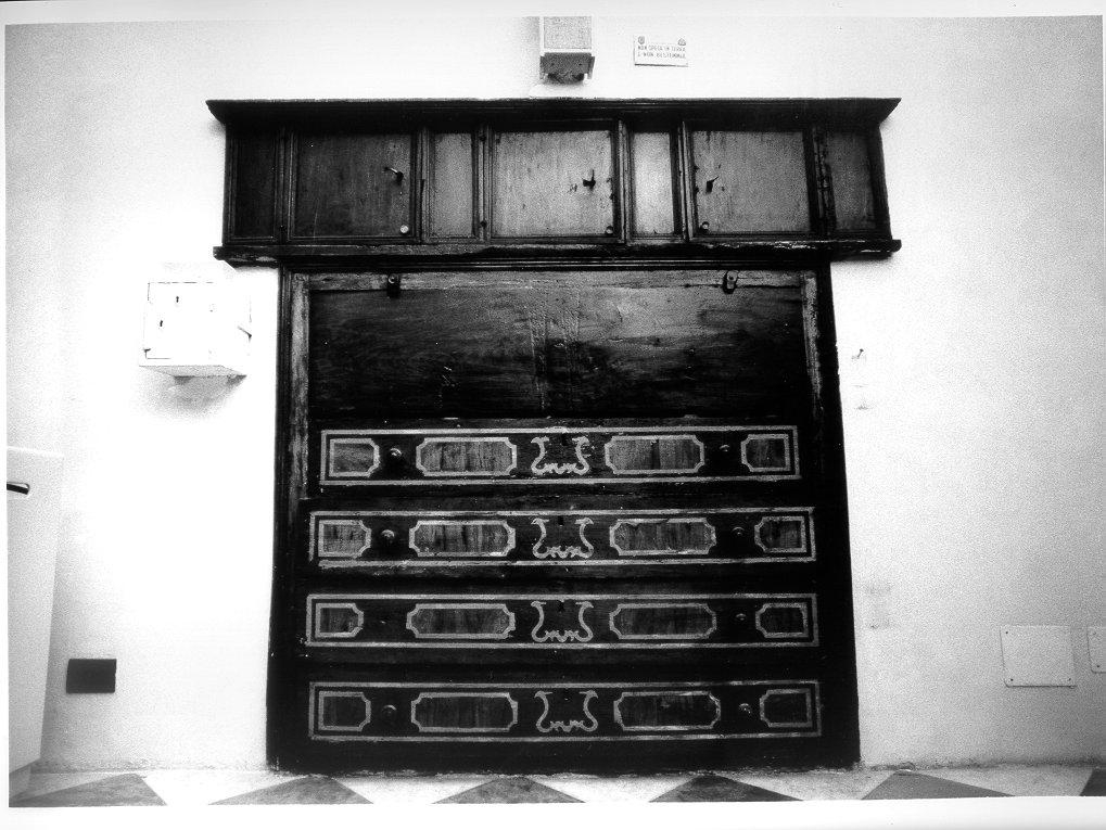 armadio - a muro - ambito lunigianese (sec. XIX)