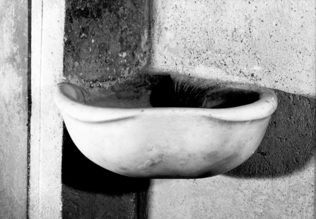 acquasantiera da parete - ambito lucchese (sec. XVIII)