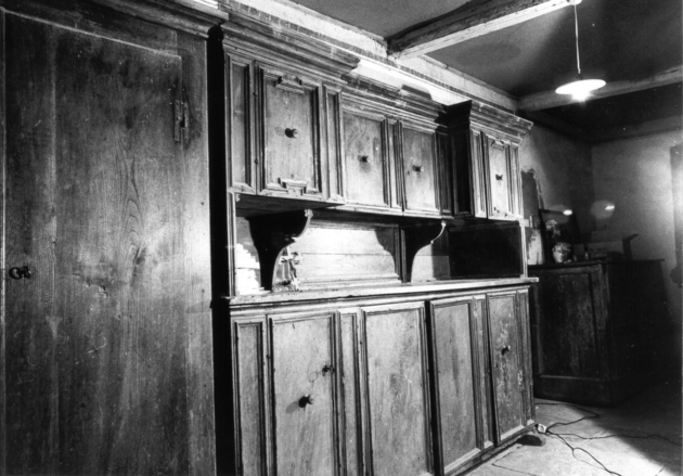 mobile da sacrestia con alzata - ambito lucchese (sec. XVII)