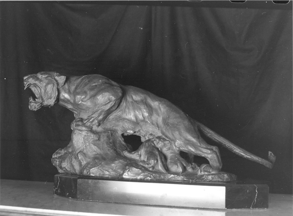 leonessa con i cuccioli (scultura) di Gemignani Italo Valmore (sec. XX)