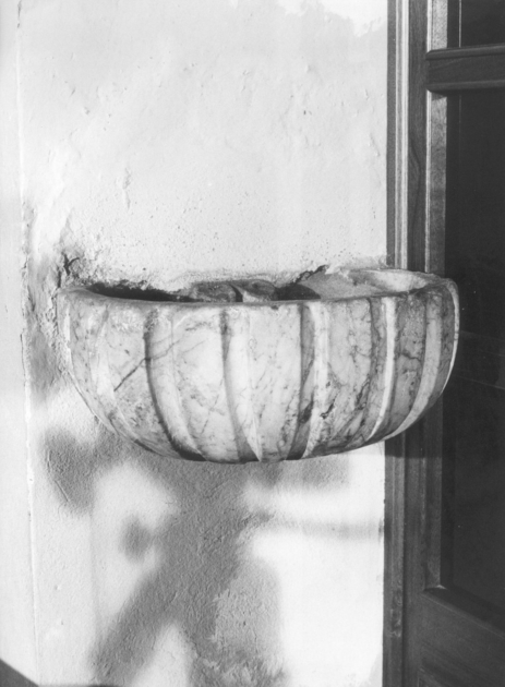 acquasantiera da parete - ambito toscano (sec. XVIII)