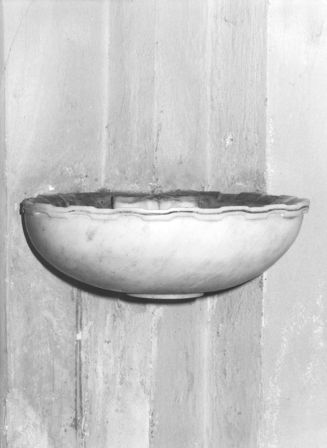 acquasantiera da parete - ambito toscano (sec. XX)