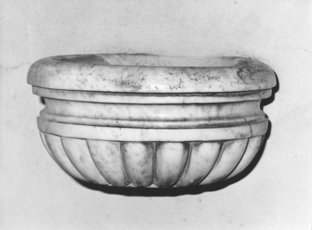acquasantiera da parete - ambito lucchese (seconda metà sec. XVIII)