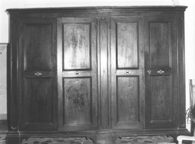 armadio - ambito lucchese (seconda metà sec. XVIII)