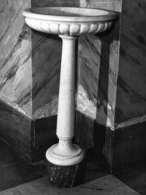 acquasantiera - a fusto, serie - bottega versiliese (inizio sec. XX)