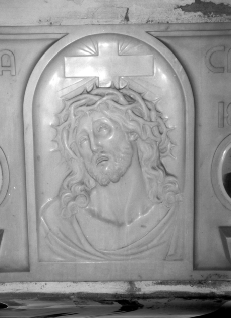 Volto di Cristo incoronato di spine (rilievo) di Barsanti Alfredo (sec. XX)