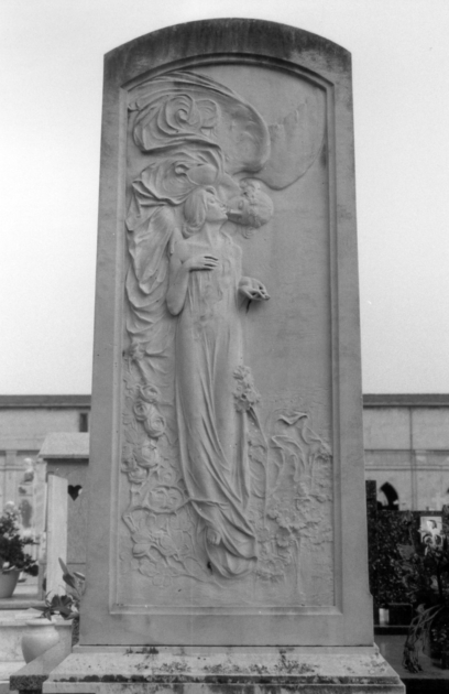 Giovane donna che ascende in cielo baciata da un angelo (rilievo) - bottega toscana (sec. XX)