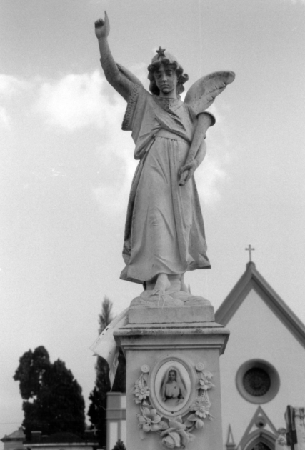 Angelo della resurrezione con tromba del giudizio (statua) - bottega apuo-versiliese (sec. XX)
