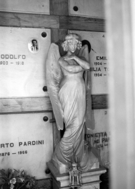 Angelo con tromba del giudizio (statua) - bottega apuo-versiliese (sec. XX)