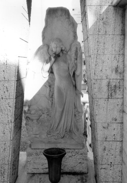 Angelo custode del sepolcro (statua) - bottega apuo-versiliese (terzo quarto sec. XX)