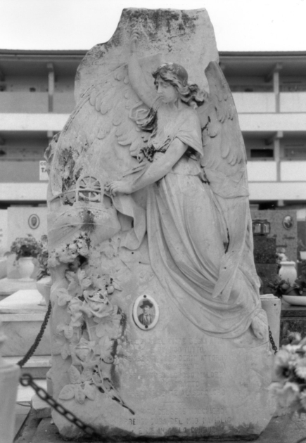 Angelo che guida il timone di un bastimento (stele) - bottega apuo-versiliese (sec. XX)