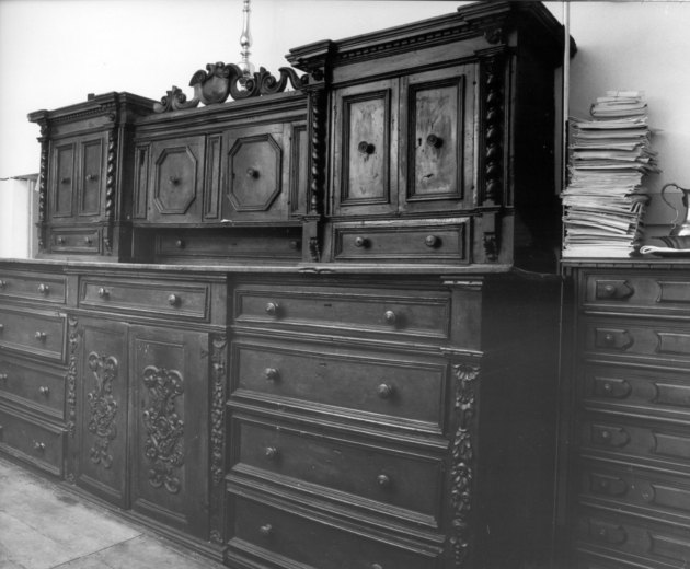 mobile da sacrastia con alzata - ambito garfagnino (prima metà sec. XVIII)