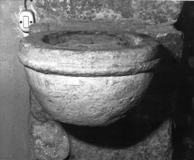 acquasantiera da parete - bottega toscana (sec. XVII)