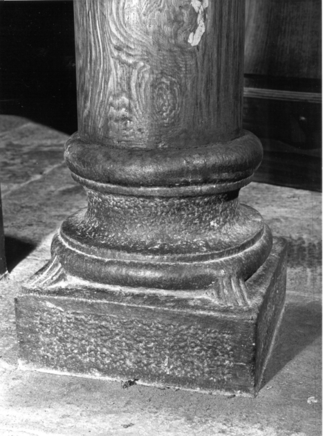 base di colonna - ambito garfagnino (sec. XVII)