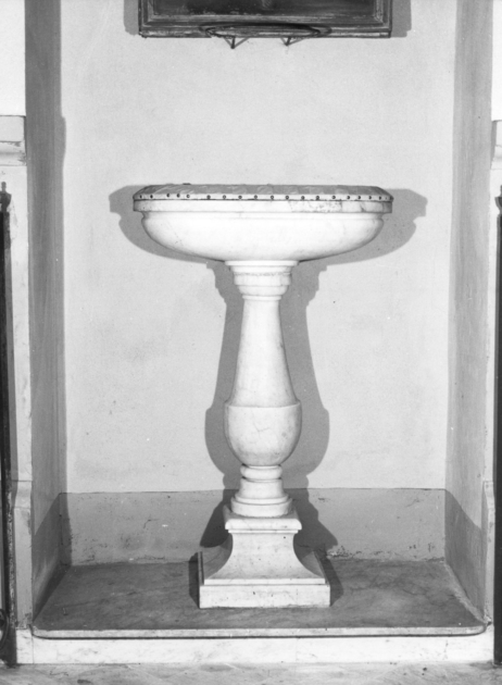 fonte battesimale - a fusto - ambito apuoversiliese (sec. XVII)