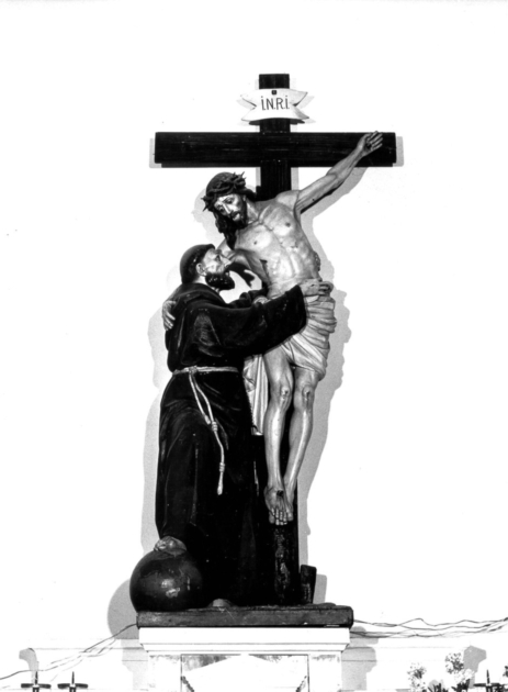 Cristo crocifisso con San Francesco d'Assisi (gruppo scultoreo) di Landi F (bottega) (inizio sec. XX)