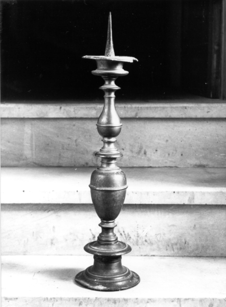 candeliere d'altare, serie - bottega toscana (sec. XVII)