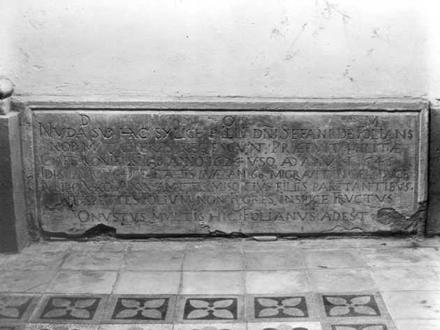 lapide tombale - bottega lucchese (sec. XVII)