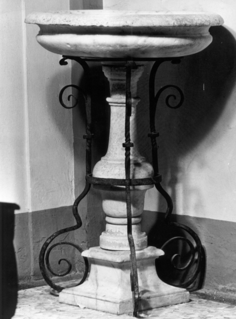 acquasantiera - a fusto - bottega lucchese (sec. XVIII)