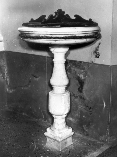 acquasantiera - a fusto - bottega apuana (sec. XVII)