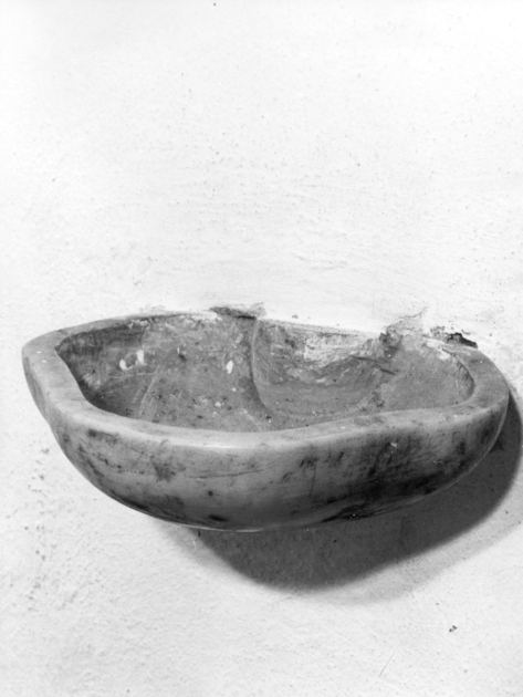 acquasantiera da parete - bottega apuana (sec. XVIII)