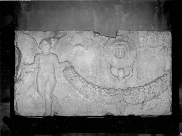 motivi decorativi a festoni con cherubini (rilievo, frammento) - bottega toscana (metà sec. I)