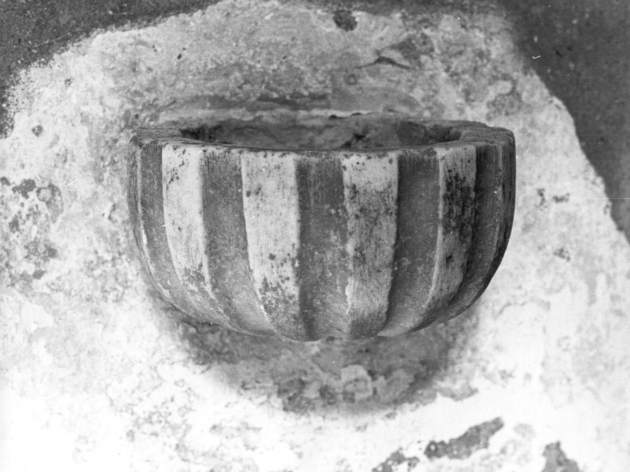 acquasantiera da parete - ambito lucchese (sec. XVIII)