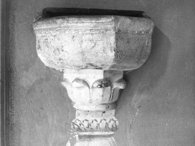 acquasantiera da parete - ambito lucchese (sec. XV)