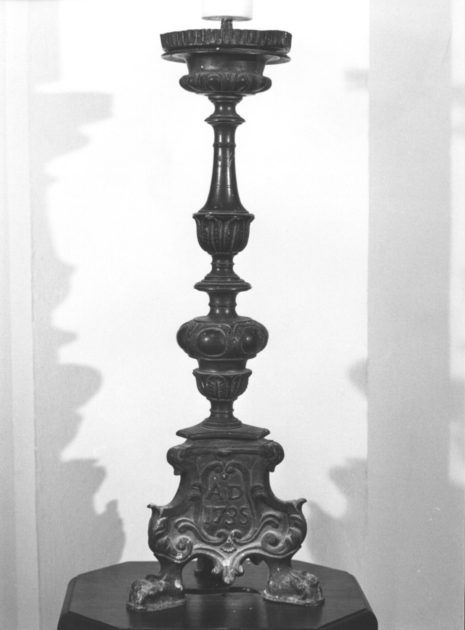 candeliere d'altare, serie - bottega lucchese (sec. XVIII)