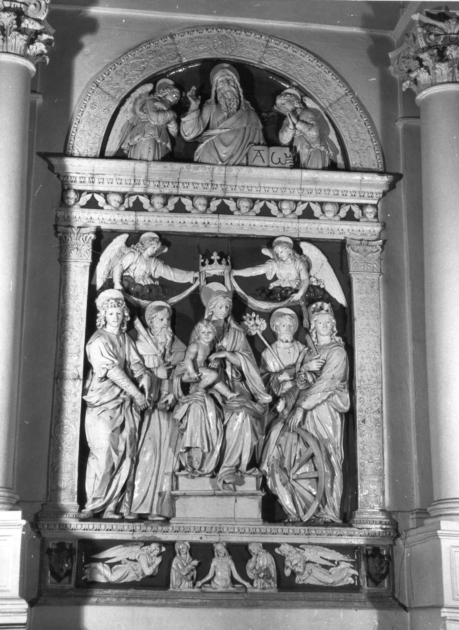 Madonna con Bambino in trono con San Giuliano, San Giuseppe, Santa Caterina da Siena, Santo (pala d'altare) di Della Robbia Luca (bottega) (sec. XVI)