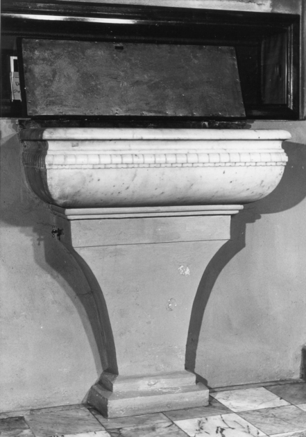 fonte battesimale - bottega apuana (sec. XVII)