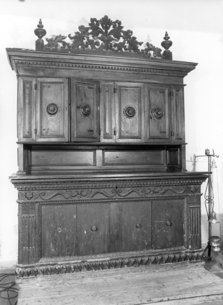 mobile da sacrestia con alzata - bottega lucchese (sec. XVII)
