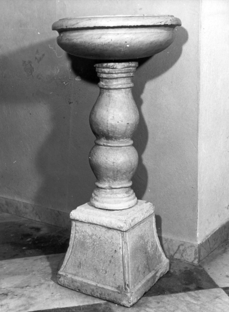 acquasantiera - a fusto - ambito lucchese (sec. XVII)