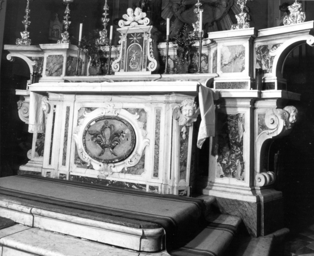 altare maggiore - bottega apuana (sec. XIX)