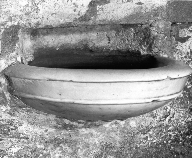 acquasantiera da parete - bottega apuana (sec. XVIII)