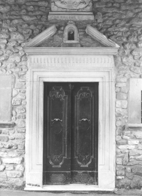 portale - bottega lucchese (fine/inizio secc. XVI/ XVII)