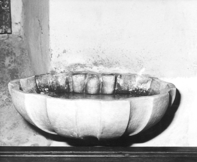 acquasantiera da parete - bottega lucchese (sec. XVIII)