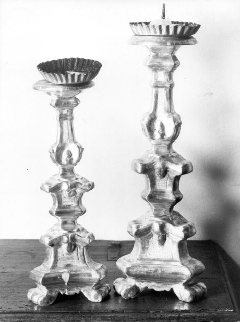 candeliere d'altare, serie - bottega toscana (ultimo quarto sec. XVIII)