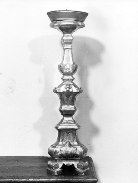 candeliere d'altare, serie - bottega toscana (ultimo quarto sec. XVIII)